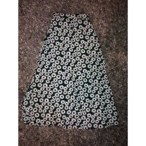 Dark green daisy maxi skirt from princess Polly !